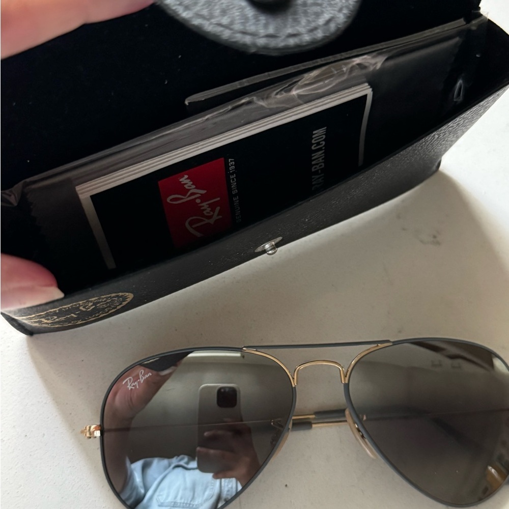 Ray-Ban Aviator Sunglasses with Case - Picture 4 of 4